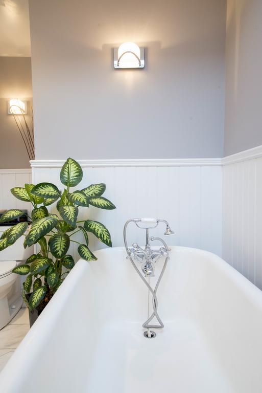 Hotel Downtown Luxury Victorian Retreat à Toronto Extérieur photo